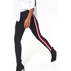 CASUALOWE LEGGINSY Z LAMPASAMI. Legginsy damskie marki TOP SECRET. W wyprzedaży za 49.99 zł.