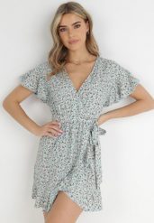 Niebieska Sukienka Asteriope. Niebieskie sukienki damskie Born2be, m, z aplikacjami, eleganckie, bez kołnierzyka, bez ramiączek, mini, kopertowe. Za 29.99 zł.