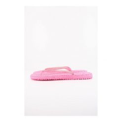 Sandały ILSE JACOBSEN CHEERFUL01 CHANCLA Rose. Czerwone klapki damskie Ilse Jacobsen, bez wzorów, z gumy, bez obcasa, bez zapięcia. Za 152.99 zł.