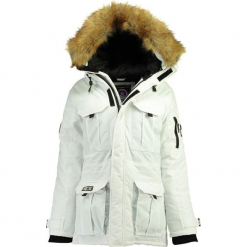 Parka "Babilonia" w kolorze białym. Białe parki damskie Canadian Peak, z aplikacjami. W wyprzedaży za 454.95 zł.