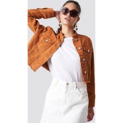NA-KD Trend Krótka kurtka jeansowa - Brown. Brązowe kurtki damskie NA-KD Trend, z denimu. Za 202.95 zł.