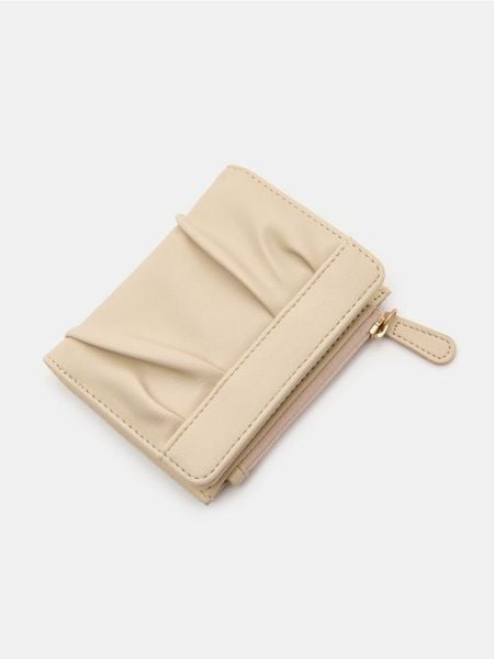 Mały portfel z ozdobnym marszczeniem - kremowy. Białe portfele damskie Sinsay, bez wzorów. Za 25.99 zł.