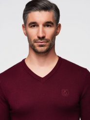 Sweter męski elegancki BASIC V-neck z wiskozą – bordowy V13 - Rozmiar: M. Czerwone swetry przez głowę męskie Ombre Clothing, m, bez wzorów, z wiskozy, bez kołnierzyka. W wyprzedaży za 89.99 zł.