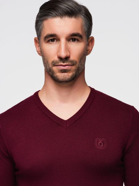 Sweter męski elegancki BASIC V-neck z wiskozą – bordowy V13 - Rozmiar: M. Czerwone swetry przez głowę męskie Ombre Clothing, m, bez wzorów, z wiskozy, bez kołnierzyka. W wyprzedaży za 89.99 zł.