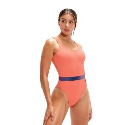 Strój kąpielowy damski Speedo Belted Deep. Czerwone kostiumy jednoczęściowe damskie Speedo, xs, bez wzorów, z lycry, sportowe, do pływania. Za 109.99 zł.