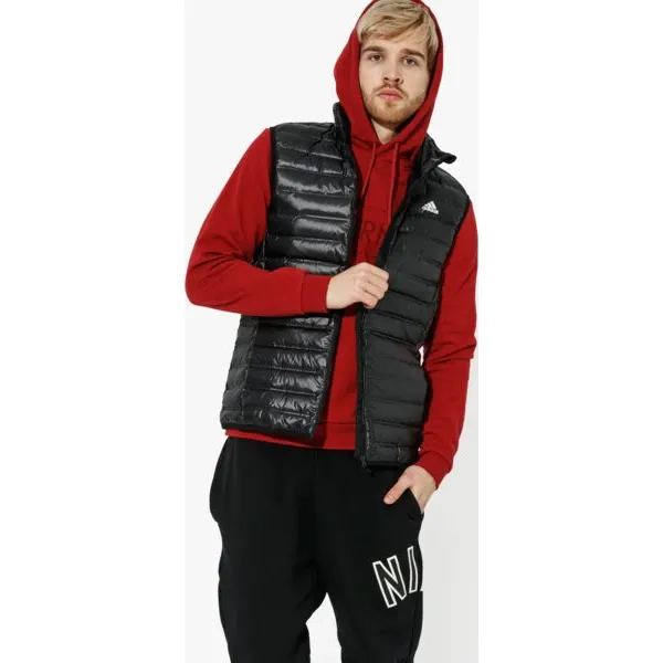 Adidas Kurtka Varilite Vest Blk , czarny, rozmiar XL. Czarne kurtki męskie Adidas, m, bez wzorów, z materiału, bez kaptura. W wyprzedaży za 229.99 zł.