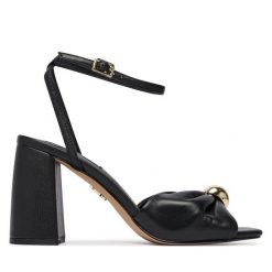 Sandały Steve Madden. Czarne sandały damskie Steve Madden, bez wzorów, bez obcasa, na słupku, bez zapięcia. Za 519.99 zł.