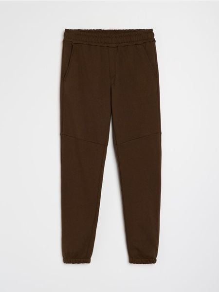 Spodnie regular fit - brązowy. Brązowe spodnie materiałowe męskie Sinsay, l, bez wzorów. Za 39.99 zł.