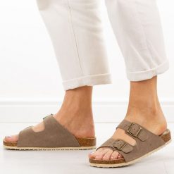 J. Brązowe skórzane klapki damskie Vinceza 101330. Brązowe klapki damskie VINCEZA, bez wzorów, z jeansu, casualowe, bez obcasa. Za 149.00 zł.
