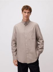 Koszula regular fit z lyocellem - beżowy. Brązowe koszule męskie Reserved, l, bez wzorów, z bawełny, bez kołnierzyka, bez ramiączek. Za 139.99 zł.