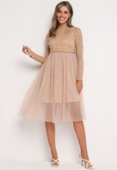 Ciemnobeżowa Rozkloszowana Sukienka w Eleganckim Stylu Ozdobiona Koronką i Tiulem Miramelba. Brązowe sukienki damskie Born2be, na spotkanie biznesowe, s, z aplikacjami, z jeansu, eleganckie, bez kołnierzyka, bez ramiączek, rozkloszowane. Za 109.99 zł.