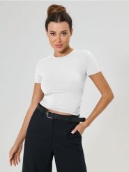 Koszulka z marszczeniem po bokach - biały. Białe t-shirty damskie Sinsay, l, bez wzorów, bez kołnierzyka. Za 19.99 zł.