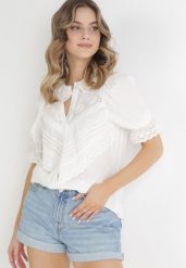 Biała Haftowana Koszula z Ozdobnym Kołnierzem Abigala. Białe bluzki damskie Born2be, na lato, l, bez wzorów, bez kołnierzyka, bez ramiączek. Za 119.99 zł.