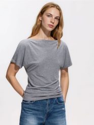 Bluzka z wiskozą - ciemnoszary. Szare bluzki damskie Reserved, l, bez wzorów, z dzianiny, bez kołnierzyka, bez ramiączek. Za 59.99 zł.