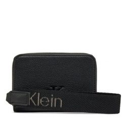 Portfel Calvin Klein Jeans. Czarne portfele damskie Calvin Klein Jeans, bez wzorów, z jeansu. Za 219.99 zł.