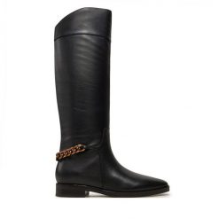 Kozaki Guess. Czarne kozaki damskie Guess, bez obcasa, na płaskiej podeszwie. Za 889.99 zł.