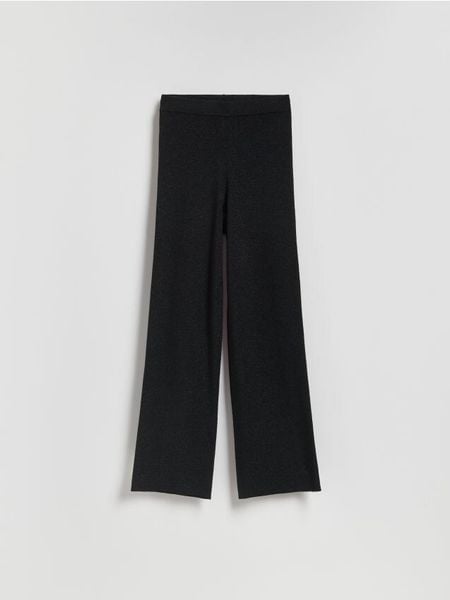 Błyszczące spodnie - czarny. Czarne spodnie materiałowe damskie Reserved, l, bez wzorów, z dzianiny. Za 159.99 zł.