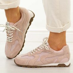 Różowe skórzane półbuty damskie Vinceza 86426. Czerwone obuwie sportowe damskie VINCEZA, na jesień, bez wzorów, z jeansu, eleganckie, z okrągłym noskiem, bez obcasa, na płaskiej podeszwie, bez zapięcia. W wyprzedaży za 219.12 zł.