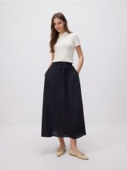 Spódnica midi z gniecionej tkaniny - czarny. Czarne spódnice damskie Reserved, l, bez wzorów, z tkaniny, midi, rozkloszowane. W wyprzedaży za 49.99 zł.