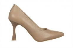 Czółenka Bayla-159 5054 022-P C Beż Lico 159198, Skóra naturalna - 37. Brązowe czółenka damskie Bayla, bez wzorów, ze skóry, biznesowe, bez obcasa, na obcasie, bez zapięcia. W wyprzedaży za 269.10 zł.