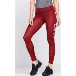 Bordowe Legginsy Wants To Go. Czerwone legginsy damskie Born2be, z napisami, z materiału. Za 19.99 zł.