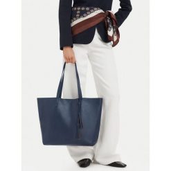 Torebka JENNY. Niebieskie torebki do ręki damskie Jenny, bez wzorów, bez dodatków. Za 159.99 zł.