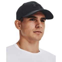 Czapka z daszkiem męska UNDER ARMOUR MEN'S UA BLITZING. Czarne czapki i kapelusze męskie Under Armour, bez wzorów, biznesowe. Za 129.00 zł.