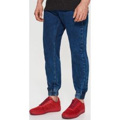 Jeansy JOGGER - Granatowy. Jeansy męskie marki Cropp. Za 99.99 zł.