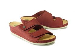 DR. BRINKMANN 701049-41 bordeaux, klapki profilaktyczne damskie. Czerwone klapki damskie Dr. Brinkmann, bez wzorów, ze skóry, bez obcasa. Za 309.90 zł.