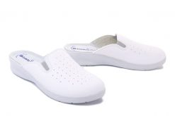 INBLU 50-34 bianco, klapki damskie. Białe klapki damskie Inblu, w ażurowe wzory, bez obcasa. Za 79.90 zł.