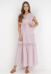 Jasnoróżowa Sukienka Cileis. Czerwone sukienki damskie Born2be, m, bez wzorów, z koronki, bez kołnierzyka, bez ramiączek, maxi, rozkloszowane. Za 79.99 zł.