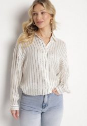 Biała Koszula Oversize z Lnu i Wiskozy Zdobiona Metalicznymi Paskami Ulienna. Białe bluzki damskie Born2be, z aplikacjami, z jeansu, eleganckie, bez kołnierzyka, bez ramiączek. Za 84.99 zł.
