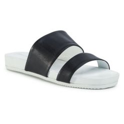 Klapki GINO ROSSI. Czarne klapki damskie Gino Rossi, bez wzorów, bez obcasa. Za 329.99 zł.