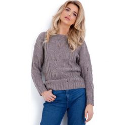 Latte Klasyczny Sweter z Ażurowym Wzorem. Brązowe swetry damskie Molly.pl, uniwersalny, w ażurowe wzory, z dzianiny, biznesowe, bez kołnierzyka, bez ramiączek, długie, bez kaptura. Za 89.90 zł.