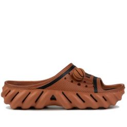 Klapki męskie Crocs NBA ECHO SLIDE. Brązowe klapki męskie Crocs, sportowe. W wyprzedaży za 199.00 zł.