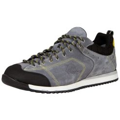 Męskie uniwersalne buty trekkingowe do wędrówek górskich. Czarne trekkingi męskie GUGGEN MOUNTAIN, trekkingowe. W wyprzedaży za 399.00 zł.
