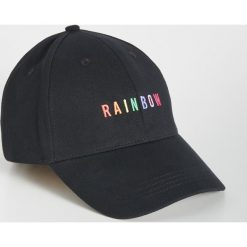 Czapka z daszkiem Rainbow - Czarny. Czapki i kapelusze damskie marki Sinsay. Za 14.99 zł.