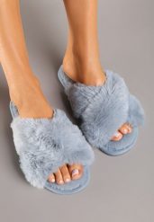 Szare Kapcie Vices z Szerokimi Paskami Ozdobione Futerkiem Selenor. Szare kapcie damskie Born2be, bez wzorów, z jeansu, z otwartym noskiem. Za 29.99 zł.