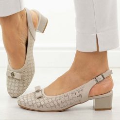 Sandały Wt damskie na obcasie M.Daszyński Sa210-15. Szare sandały damskie M.Daszyński, z aplikacjami, ze skóry, bez obcasa, na obcasie, bez zapięcia. Za 179.00 zł.