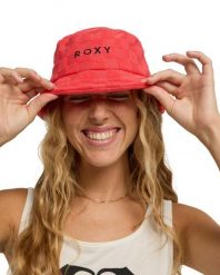 Kapelusz bucket damski SILVER. Czerwone czapki i kapelusze damskie Roxy, bez wzorów, z poliesteru. Za 129.99 zł.