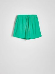 Szorty z wiskozą - zielony. Zielone szorty damskie Reserved, l, bez wzorów, z tkaniny. W wyprzedaży za 29.99 zł.