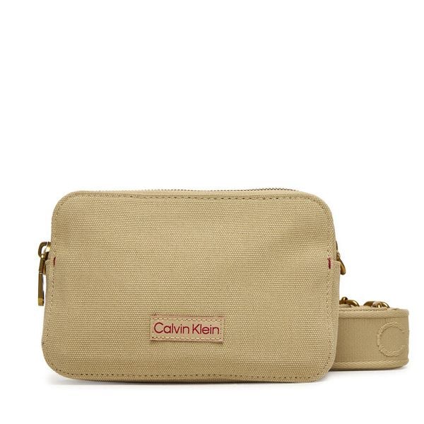 Torebka Calvin Klein. Brązowe listonoszki damskie Calvin Klein, bez wzorów, bez dodatków. Za 282.99 zł.