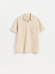 Strukturalna koszulka polo comfort fit - beżowy. Brązowe koszulki polo męskie Reserved, l, bez wzorów, z bawełny, bez ramiączek. Za 99.99 zł.