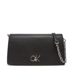 Torebka Calvin Klein. Czarne torebki do ręki damskie Calvin Klein, bez wzorów, wizytowe, bez dodatków. Za 319.99 zł.