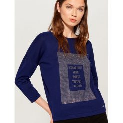 Sweter z aplikacją - Niebieski. Swetry damskie marki Mohito. Za 79.99 zł.