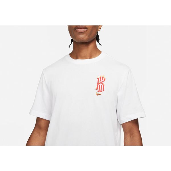 Koszulka męska nike dri-fit kyrie logo tee white. Białe koszulki sportowe męskie Nike, m, bez wzorów, z bawełny, bez kołnierzyka, bez ramiączek, do biegania, dri-fit (nike). Za 149.00 zł.