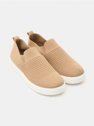Trampki slip-on z dzianinową cholewką - beżowy. Brązowe trampki i tenisówki damskie Sinsay, bez wzorów, z dzianiny, bez zapięcia. Za 39.99 zł.
