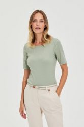 Bluzka z prążkowanego materiału oliwkowa. Zielone bluzki damskie MOODO, s, bez wzorów, z bawełny, bez kołnierzyka, bez ramiączek. Za 49.99 zł.