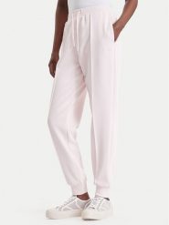 Guess Spodnie dresowe V6BB17 K6344 Różowy jasny Regular Fit. Czerwone spodnie dresowe damskie Guess, xl, z aplikacjami, z dresówki. Za 344.99 zł.