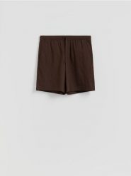 Szorty loose fit - ciemnobrązowy. Brązowe szorty męskie Reserved, l, bez wzorów, z tkaniny. Za 119.99 zł.